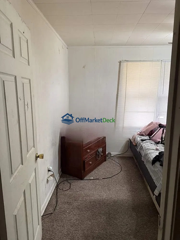Off-market house in Washington, North Carolina — 3 beds, 1 bath, $70,000 — photo 6 of 8