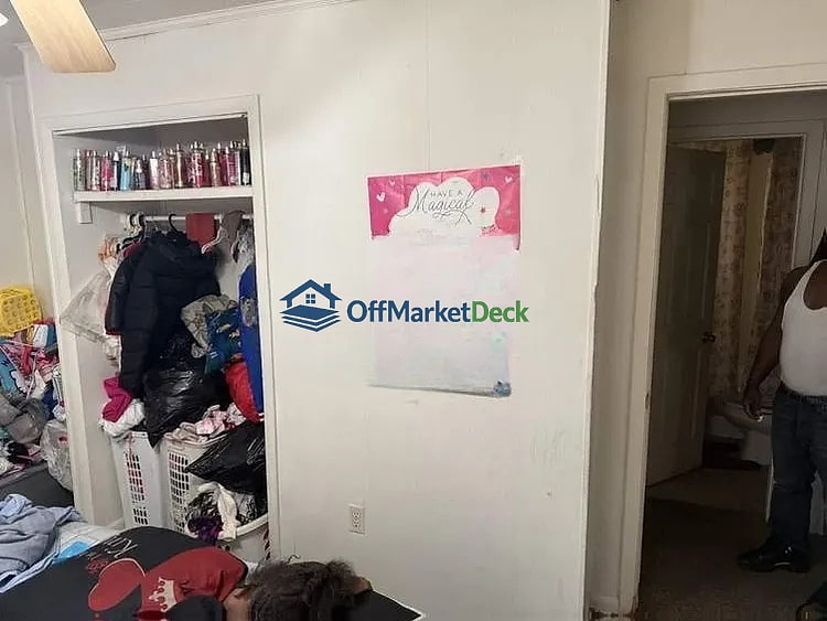 Off-market house in Washington, North Carolina — 3 beds, 1 bath, $70,000 — photo 5 of 8