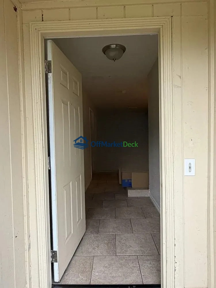Off-market house in Missouri City, Texas — 3 beds, 2 baths, $195,000 — photo 8 of 8