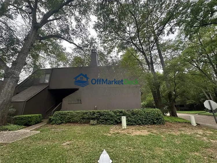 Off-market house in Houston, Texas — 3 beds, 3 baths, $265,000