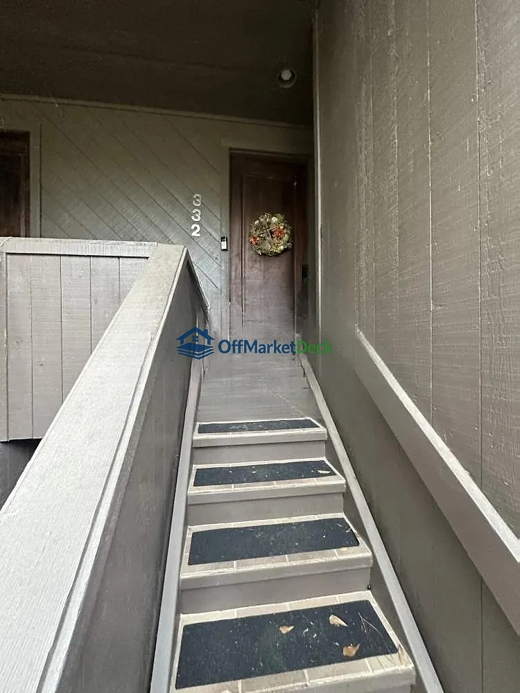 Off-market house in Houston, Texas — 3 beds, 3 baths, $265,000 — photo 7 of 8