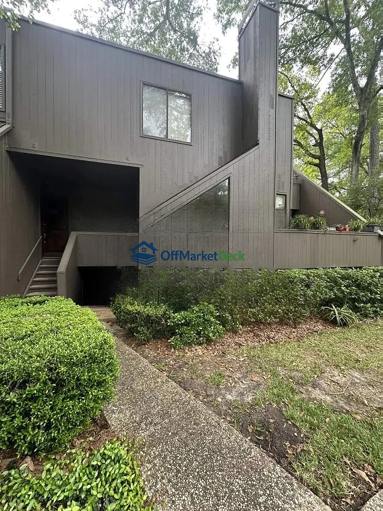 Off-market house in Houston, Texas — 3 beds, 3 baths, $265,000 — photo 5 of 8