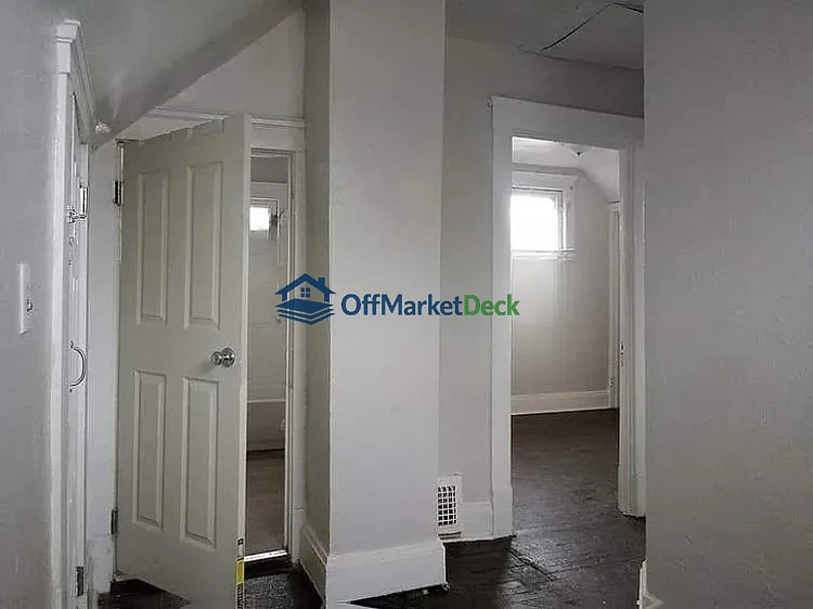 Off-market house in Cleveland, Ohio — 6 beds, 4 baths, $145,000 — photo 5 of 8