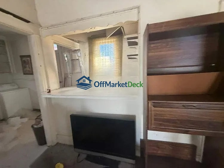 Off-market house in Denver, Colorado — 1 bed, 1 bath, $320,000 — photo 3 of 8