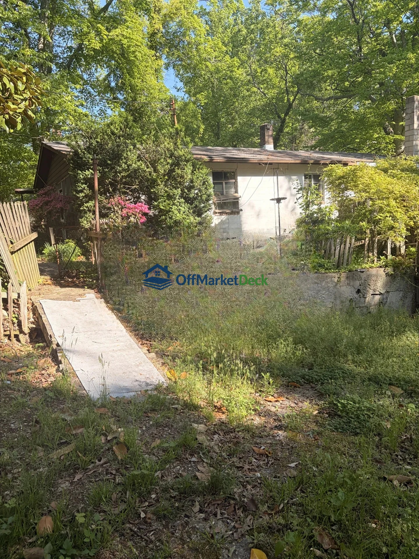 Off-market house in Oxon Hill, Maryland — 3 beds, 1 bath, $372,000 — photo 3 of 5