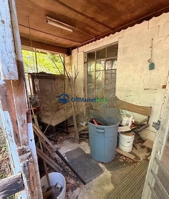 Off-market house in Oxon Hill, Maryland — 3 beds, 1 bath, $372,000 — photo 2 of 5