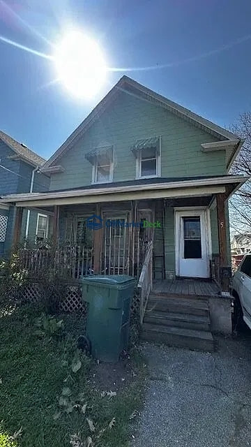 Off-market house in Rochester, New York — 3 beds, 1 bath, $44,900 — photo 3 of 8