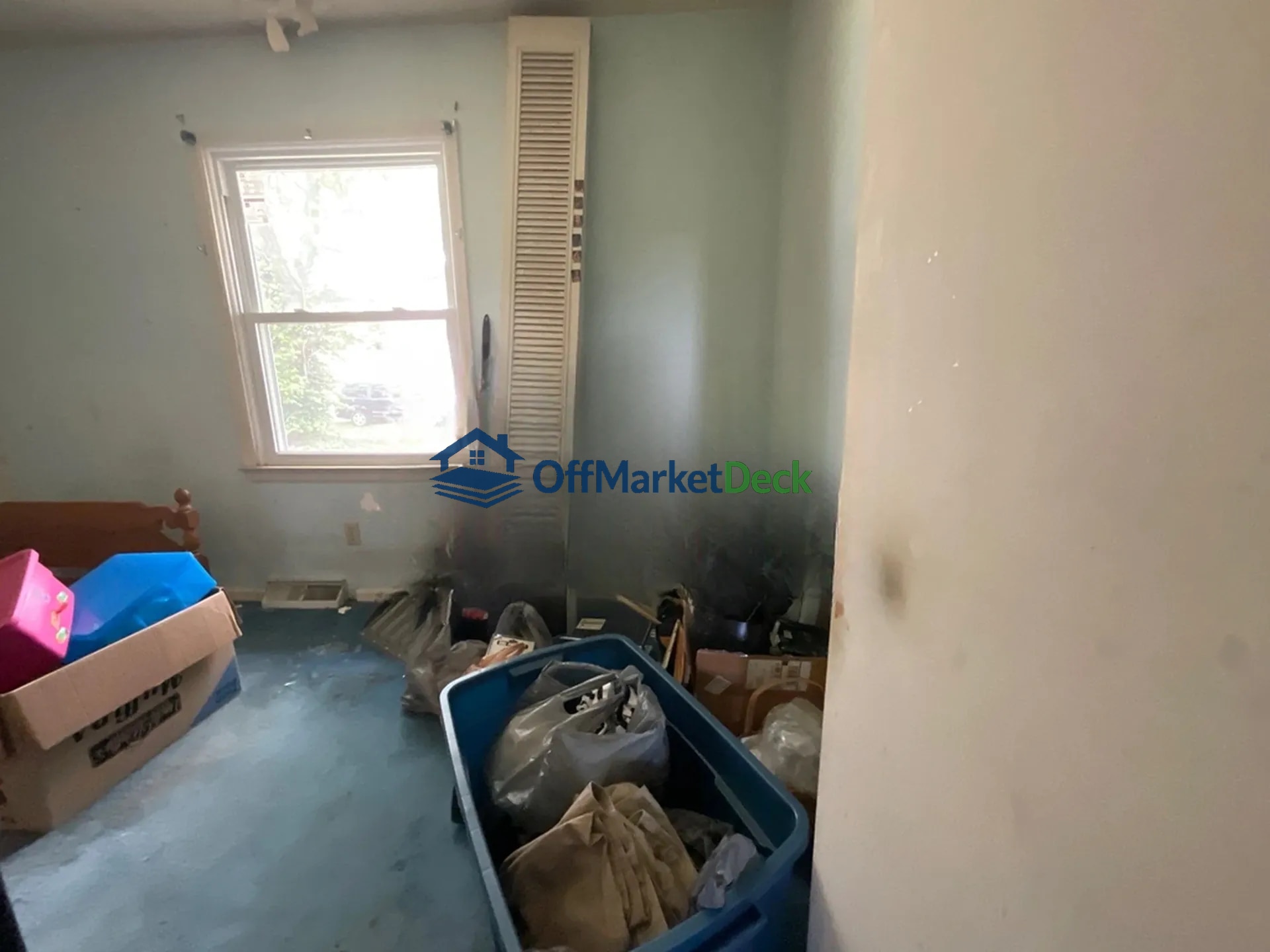 Off-market house in Winchester, Kentucky — 3 beds, 1.5 baths, $150,000 - Blurred background Image