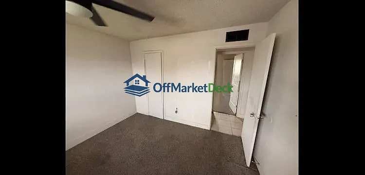 Off-market house in Phoenix, Arizona — 3 beds, 2 baths, $224,900 — photo 4 of 8