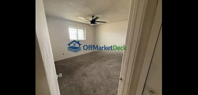 Off-market house in Phoenix, Arizona — 3 beds, 2 baths, $224,900 — photo 8 of 8