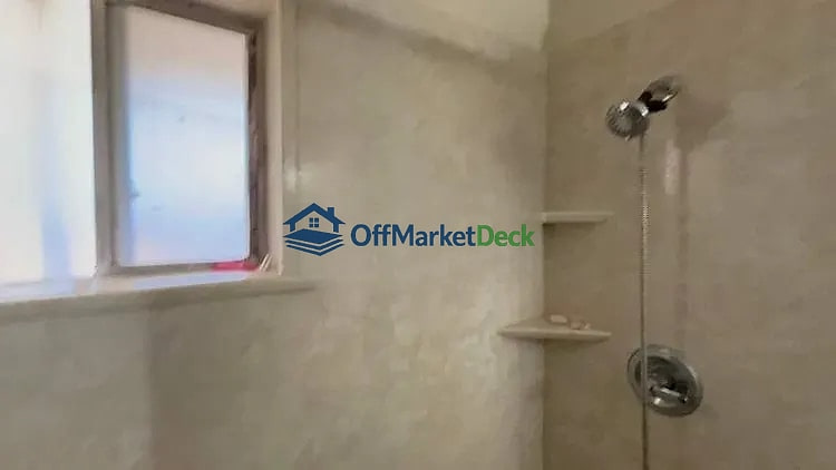 Off-market house in Mesa, Arizona — 3 beds, 1 bath, $239,900 — photo 5 of 8