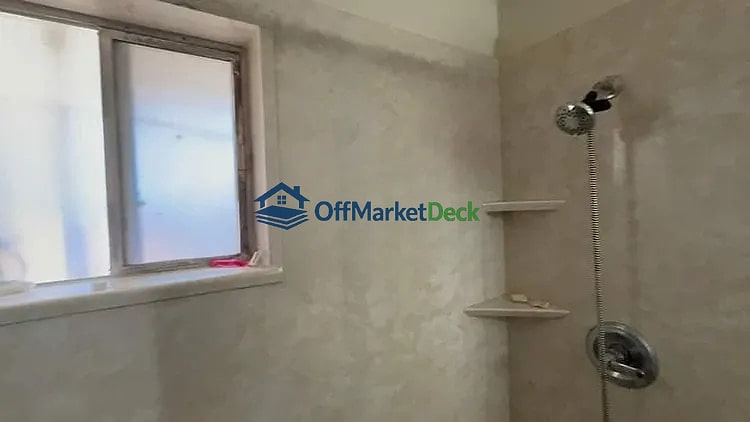 Off-market house in Mesa, Arizona — 3 beds, 1 bath, $239,900 — photo 6 of 8
