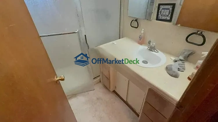Off-market house in Mesa, Arizona — 3 beds, 1 bath, $239,900 — photo 4 of 8
