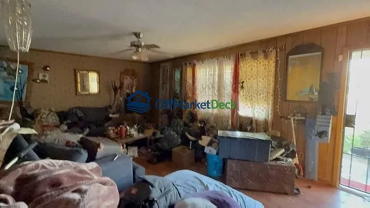 Off-market house in Mesa, Arizona — 3 beds, 1 bath, $239,900 — photo 3 of 8