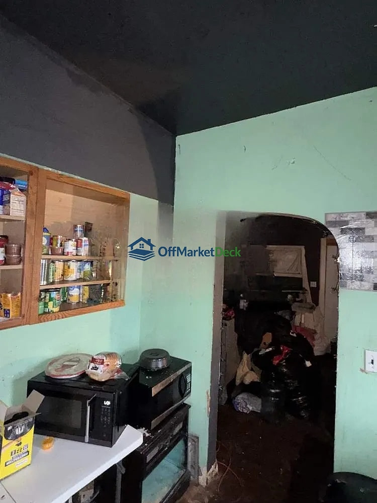 Off-market multi family in Clarksburg, West Virginia — 5 beds, 2 baths, $10,500 — photo 6 of 8