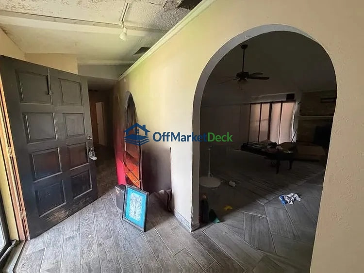 Off-market house in Garland, Texas — 4 beds, 2 baths, $215,000 — photo 3 of 8