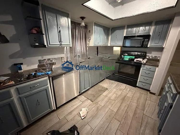 Off-market house in Garland, Texas — 4 beds, 2 baths, $215,000 — photo 6 of 8