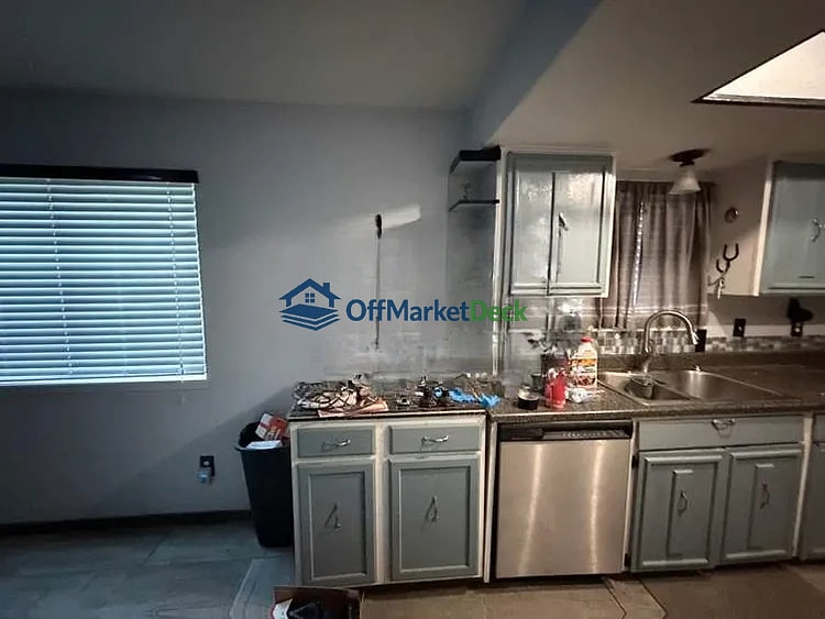 Off-market house in Garland, Texas — 4 beds, 2 baths, $215,000 — photo 8 of 8