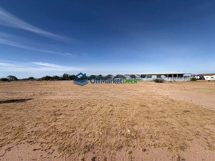 Off-market house in Maricopa, Arizona — 3 beds, 2 baths, $195,000 — photo 3 of 8