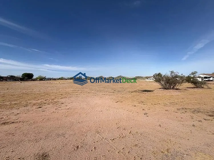 Off-market house in Maricopa, Arizona — 3 beds, 2 baths, $195,000 — photo 2 of 8