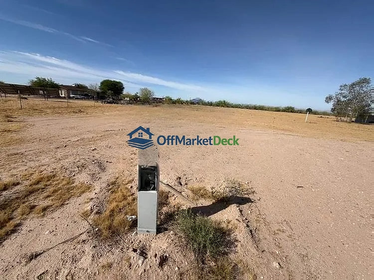 Off-market house in Maricopa, Arizona — 3 beds, 2 baths, $195,000 — photo 6 of 8