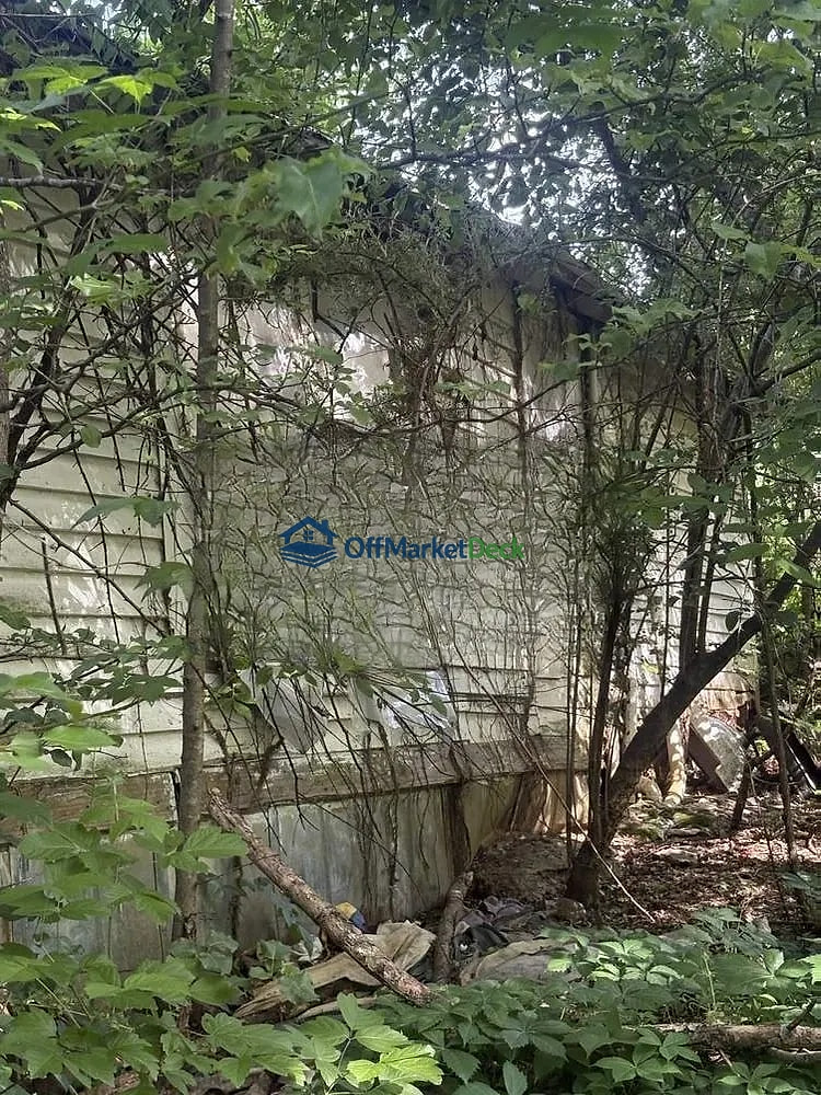 Off-market house in Culleoka, Tennessee — 3 beds, 1 bath, $25,000 — photo 3 of 8