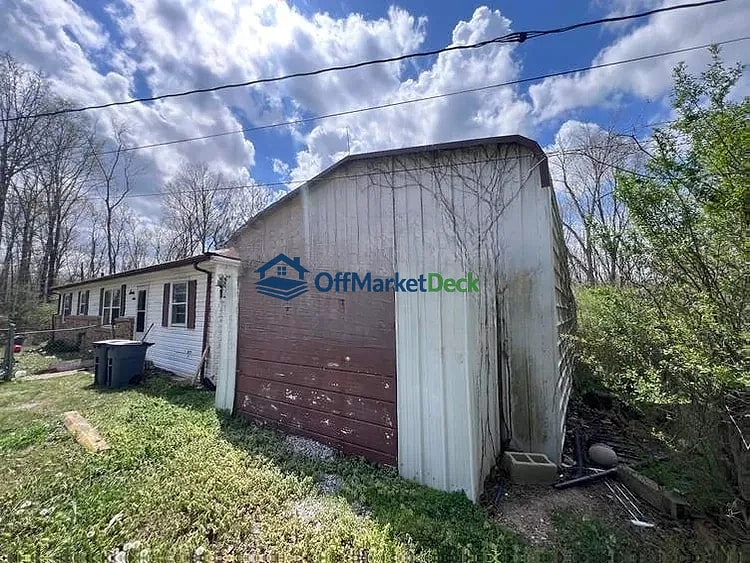 Off-market house in Waverly, Tennessee — 4 beds, 2 baths, $124,990 — photo 8 of 8