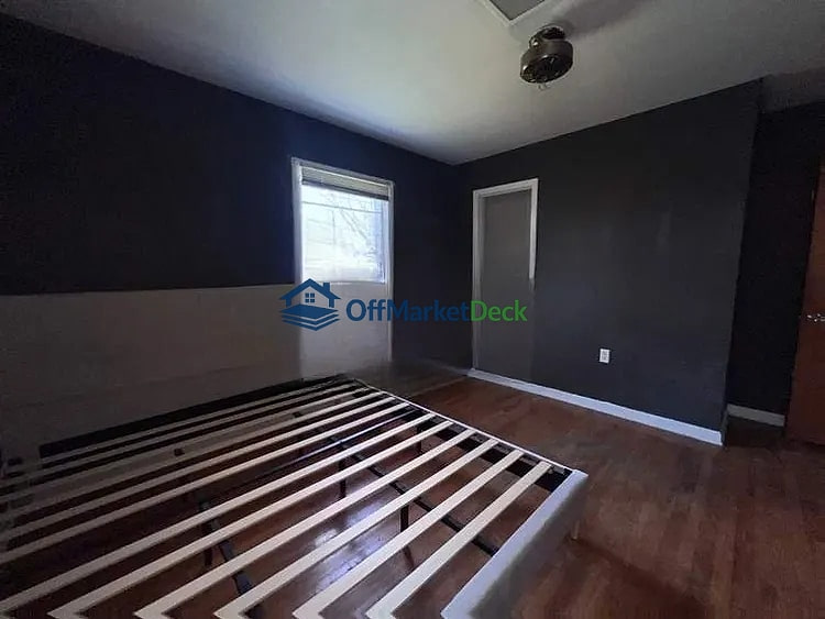 Off-market house in Waverly, Tennessee — 4 beds, 2 baths, $124,990 — photo 3 of 8