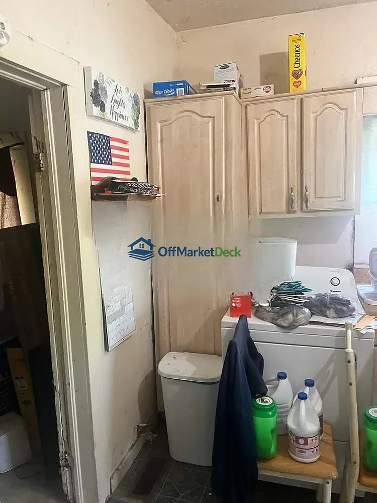 Off-market house in Cleveland, Tennessee — 2 beds, 1 bath, $72,500 — photo 6 of 8