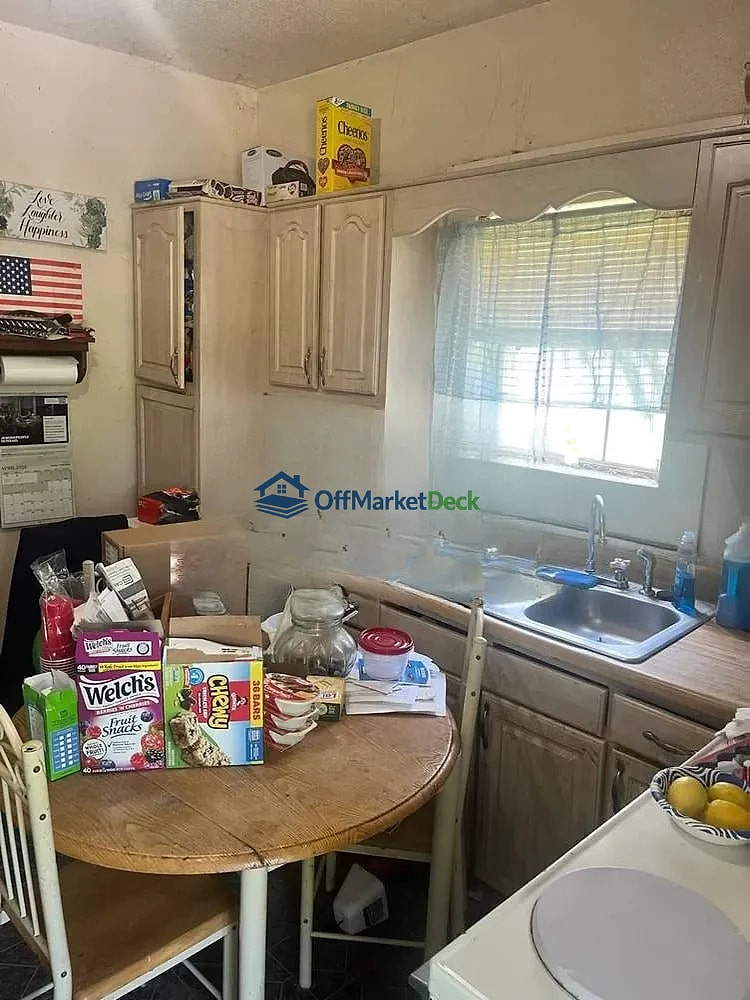 Off-market house in Cleveland, Tennessee — 2 beds, 1 bath, $72,500 — photo 2 of 8