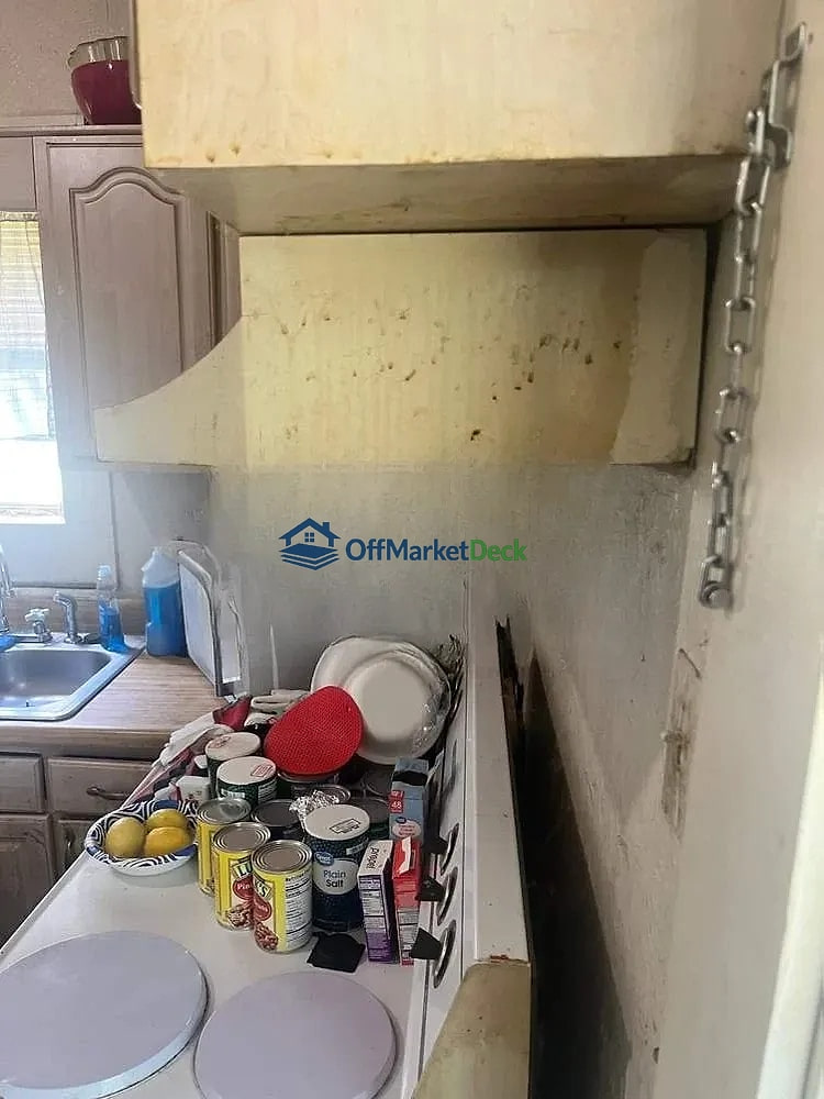 Off-market house in Cleveland, Tennessee — 2 beds, 1 bath, $72,500 — photo 3 of 8