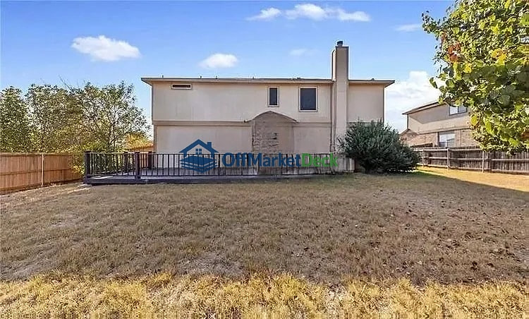 Off-market house in Harker Heights, Texas — 5 beds, 3 baths, $294,000 — photo 3 of 8