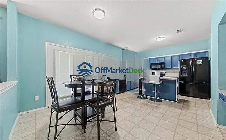 Off-market house in Harker Heights, Texas — 5 beds, 3 baths, $294,000 — photo 4 of 8