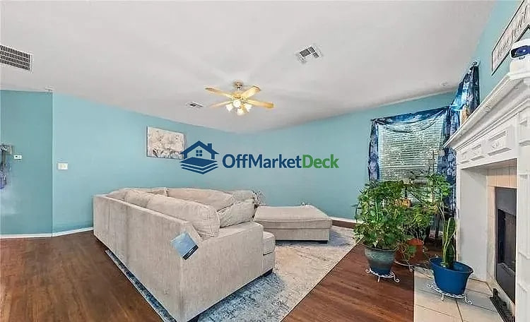 Off-market house in Harker Heights, Texas — 5 beds, 3 baths, $294,000 — photo 5 of 8