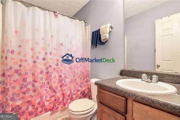 Off-market house in Decatur, Georgia — 3 beds, 2.5 baths, $185,000 — photo 7 of 8