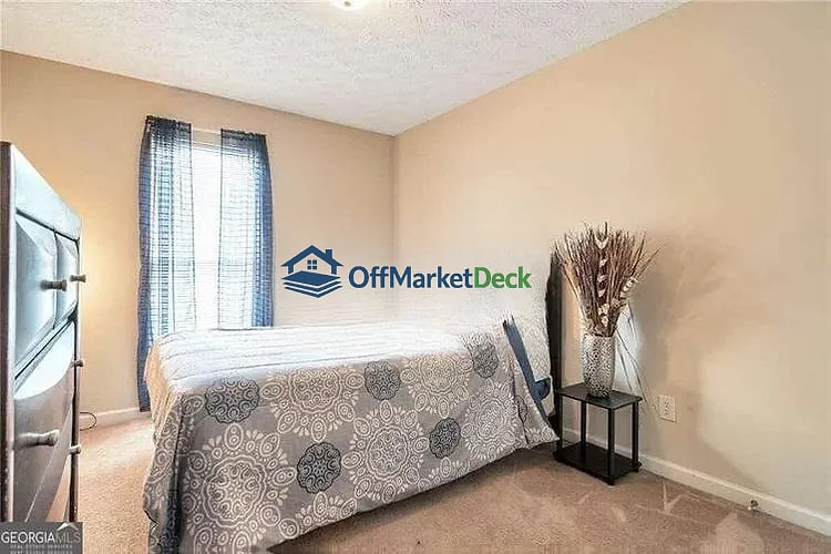 Off-market house in Decatur, Georgia — 3 beds, 2.5 baths, $185,000 — photo 3 of 8