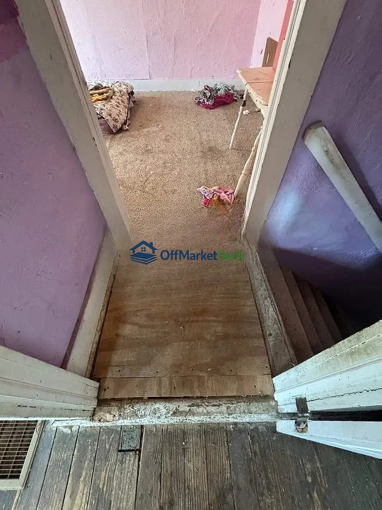 Off-market house in Cambridge, Ohio — 2 beds, 1 bath, $15,000 — photo 7 of 8