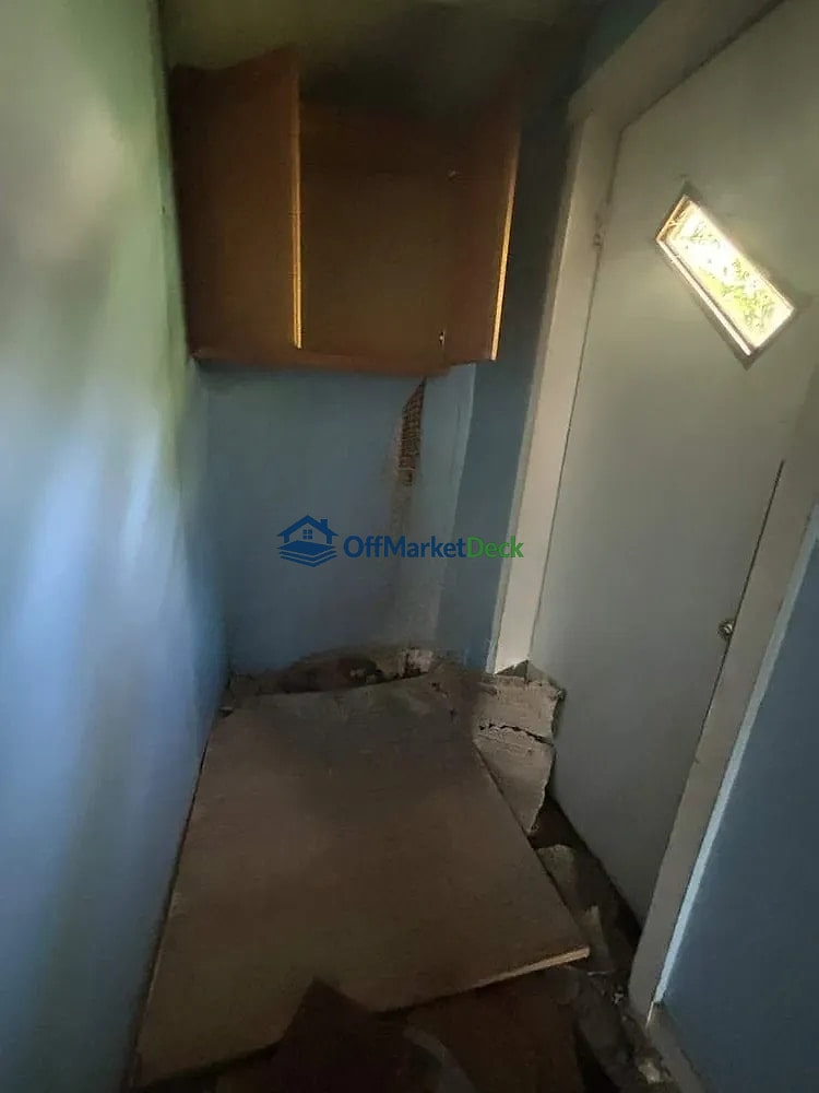 Off-market house in Cambridge, Ohio — 2 beds, 1 bath, $15,000 — photo 6 of 8