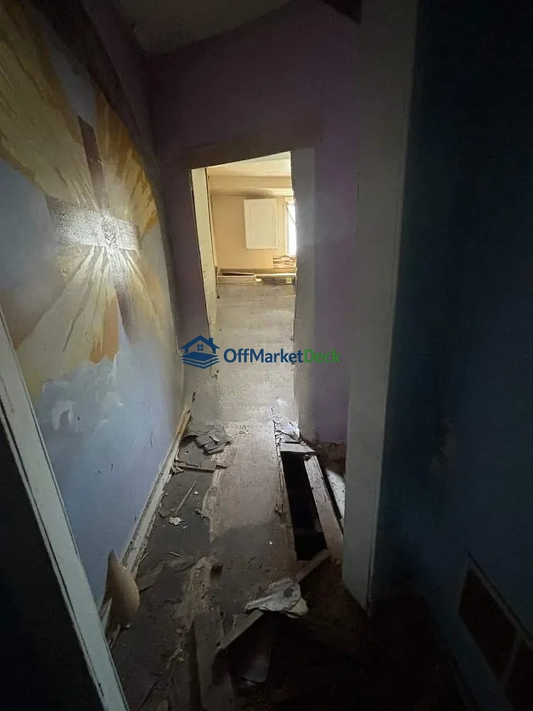 Off-market house in Cambridge, Ohio — 2 beds, 1 bath, $15,000 — photo 5 of 8
