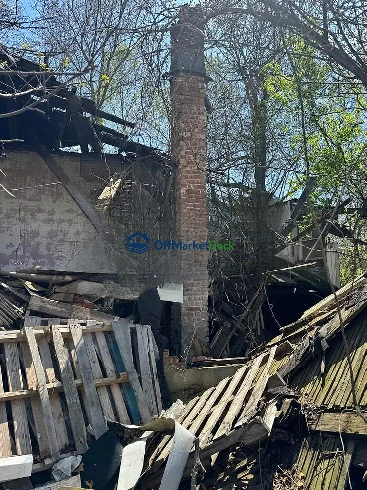Off-market house in Gary, Indiana — 2 beds, 1 bath, $10,000 — photo 6 of 8