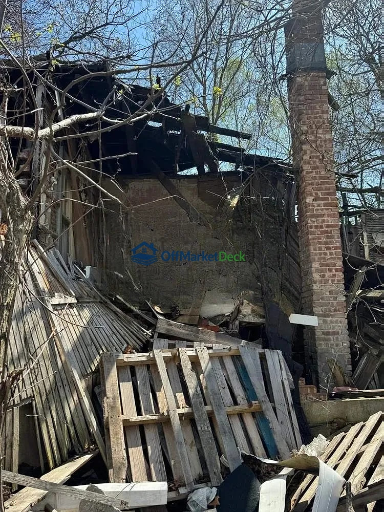 Off-market house in Gary, Indiana — 2 beds, 1 bath, $10,000 — photo 5 of 8
