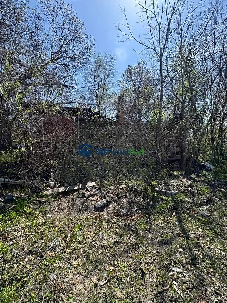 Off-market house in Gary, Indiana — 2 beds, 1 bath, $10,000 — photo 7 of 8
