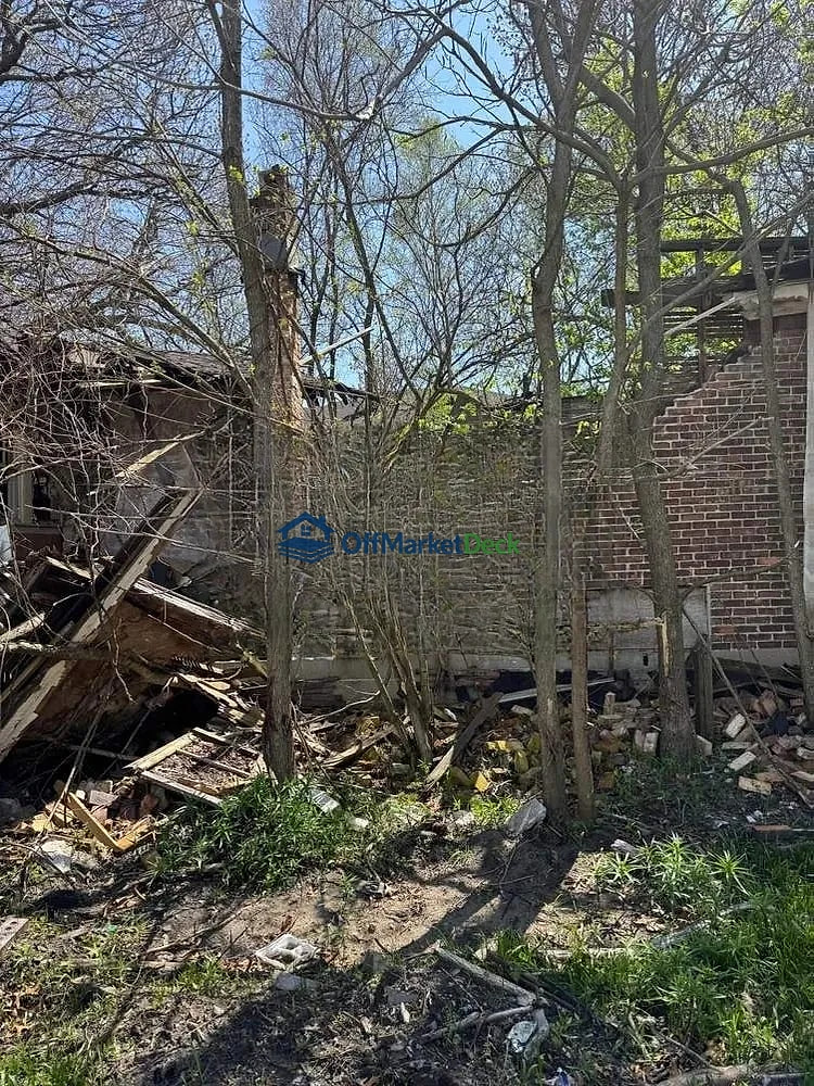 Off-market house in Gary, Indiana — 2 beds, 1 bath, $10,000 — photo 8 of 8