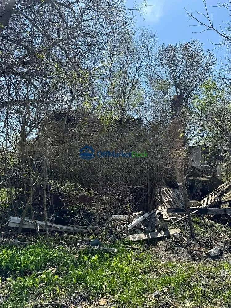Off-market house in Gary, Indiana — 2 beds, 1 bath, $10,000 — photo 4 of 8