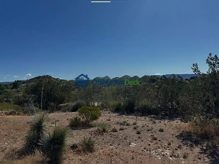 Off-market house in Lake Montezuma, Arizona — 3 beds, 2 baths, $195,000 — photo 2 of 8