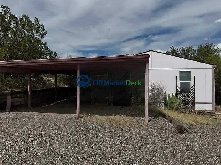 Off-market house in Lake Montezuma, Arizona — 3 beds, 2 baths, $195,000 — photo 3 of 8