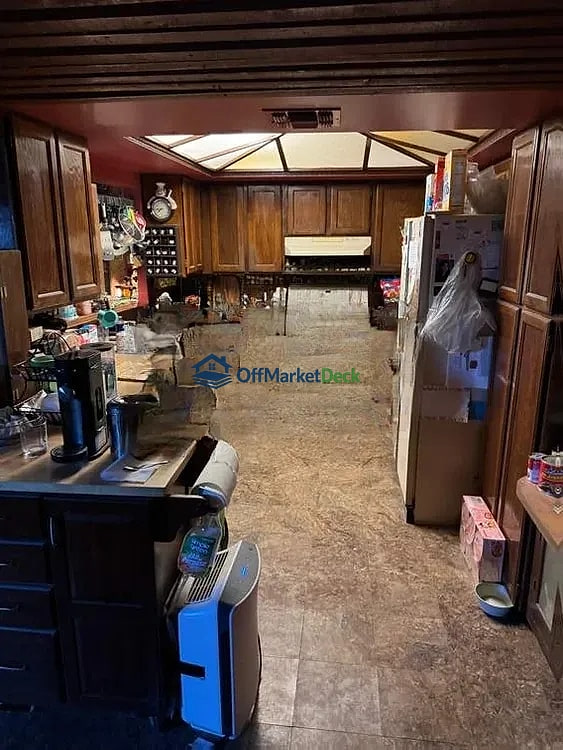 Off-market house in Phoenix, Arizona — 4 beds, 1.5 baths, $292,000 — photo 8 of 8