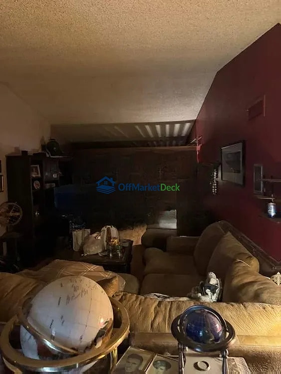 Off-market house in Phoenix, Arizona — 4 beds, 1.5 baths, $292,000 — photo 6 of 8