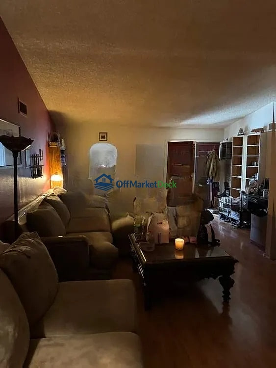 Off-market house in Phoenix, Arizona — 4 beds, 1.5 baths, $292,000 — photo 7 of 8