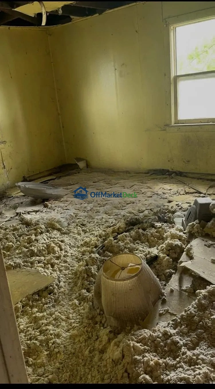 Off-market house in Gary, Indiana — 4 beds, 2 baths, $39,000 — photo 4 of 8